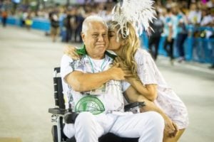 Paloma e Alberto desfilando durante o Carnaval em Bom Sucesso (Foto: Divulgação)