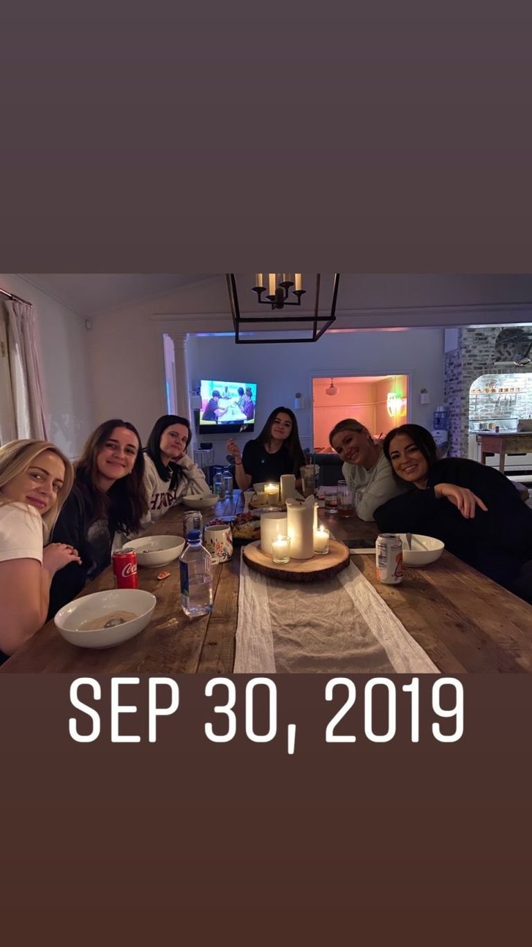 Selena Gomez com suas amigas no dia do casamento de Justin Bieber (Foto: Reprodução)