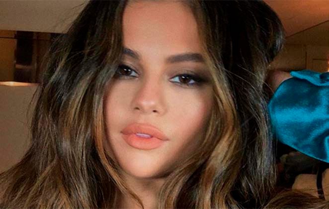 Durante entrevista, Selena Gomez revelou que está solteira a dois anos (Foto: Reprodução)