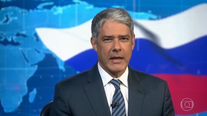 William Bonner na bancada do Jornal Nacional (Foto: Reprodução/Globoplay) Fátima bernardes