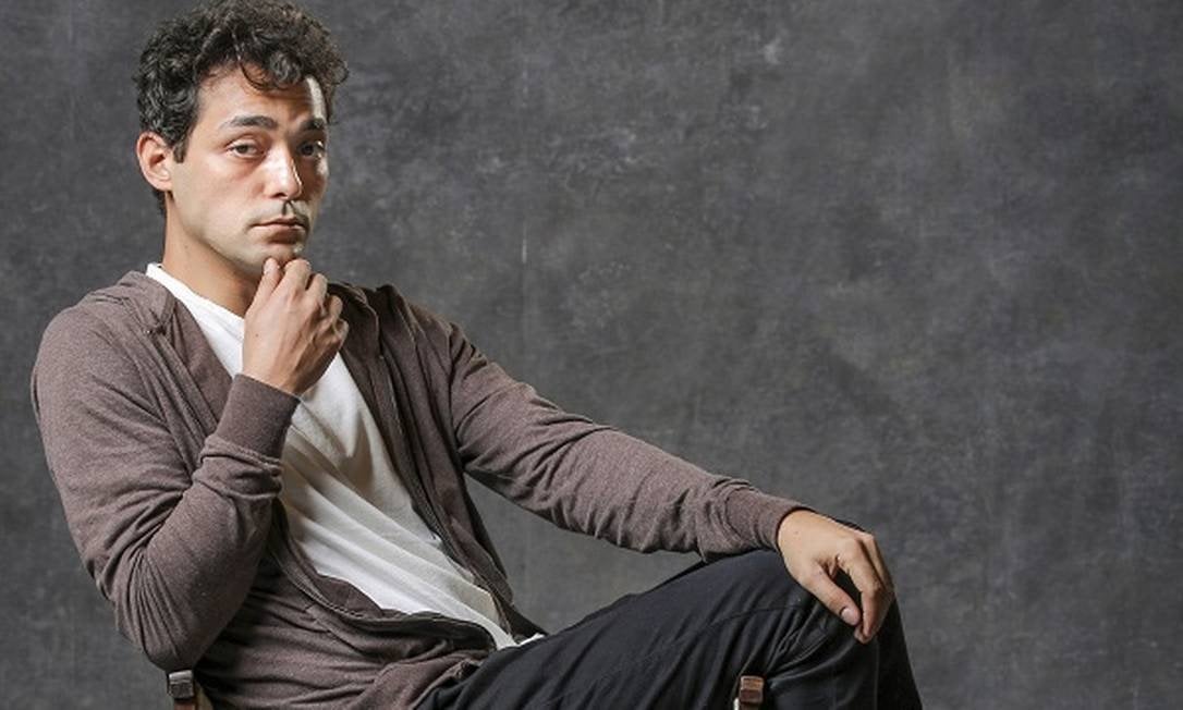 Eduardo Sterblitch interpreta o Zeca em Éramos [Seis Foto: / Paulo Belote]