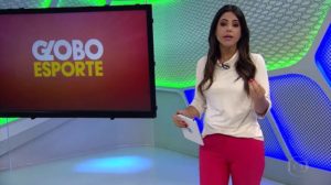 Carina Pereira é uma das apresentadoras do Globo Esporte em Minas (foto: reprodução/TV Globo)