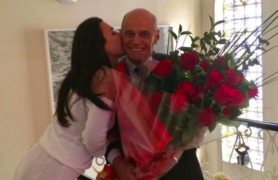 Um ano após a morte do famoso apresentador da Band, Ricardo Boechat, sua esposa, Veruska Seibel revela ouvir a voz do marido (Foto: Reprodução/Instagram)