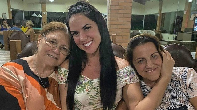 Graciele Lacerda, a noiva de Zezé Di Camargo, a mãe, Maria das Graças, e a sogra, Helena