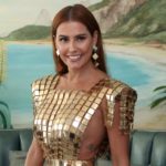 Quase nua! Deborah Secco esquece calcinha em casa e é flagrada com tudo à mostra