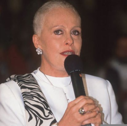 Ana Maria Braga raspa a cabeça na luta contra o câncer em 2001 (Foto: reprodução) Ana Maria Braga raspa a cabeça na luta contra o câncer em 2001 (Foto: reprodução)