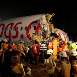 Avião parte-se ao meio em Instambul (Foto: reprodução)