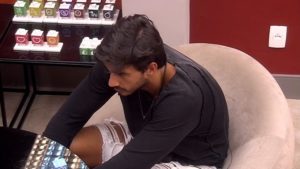 Guilherme abriu o jogo e falou sobre seus sentimento com Gabi (Foto: Reprodução/ GloboPlay)