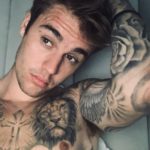 Justin Bieber responde fã que se sentiu "atacada" por foto íntima divulgada (Foto: Reprodução)