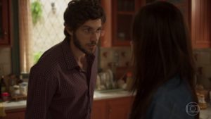 Danilo briga com Thelma em cena de Amor de Mãe (Foto: Reprodução/Globo)