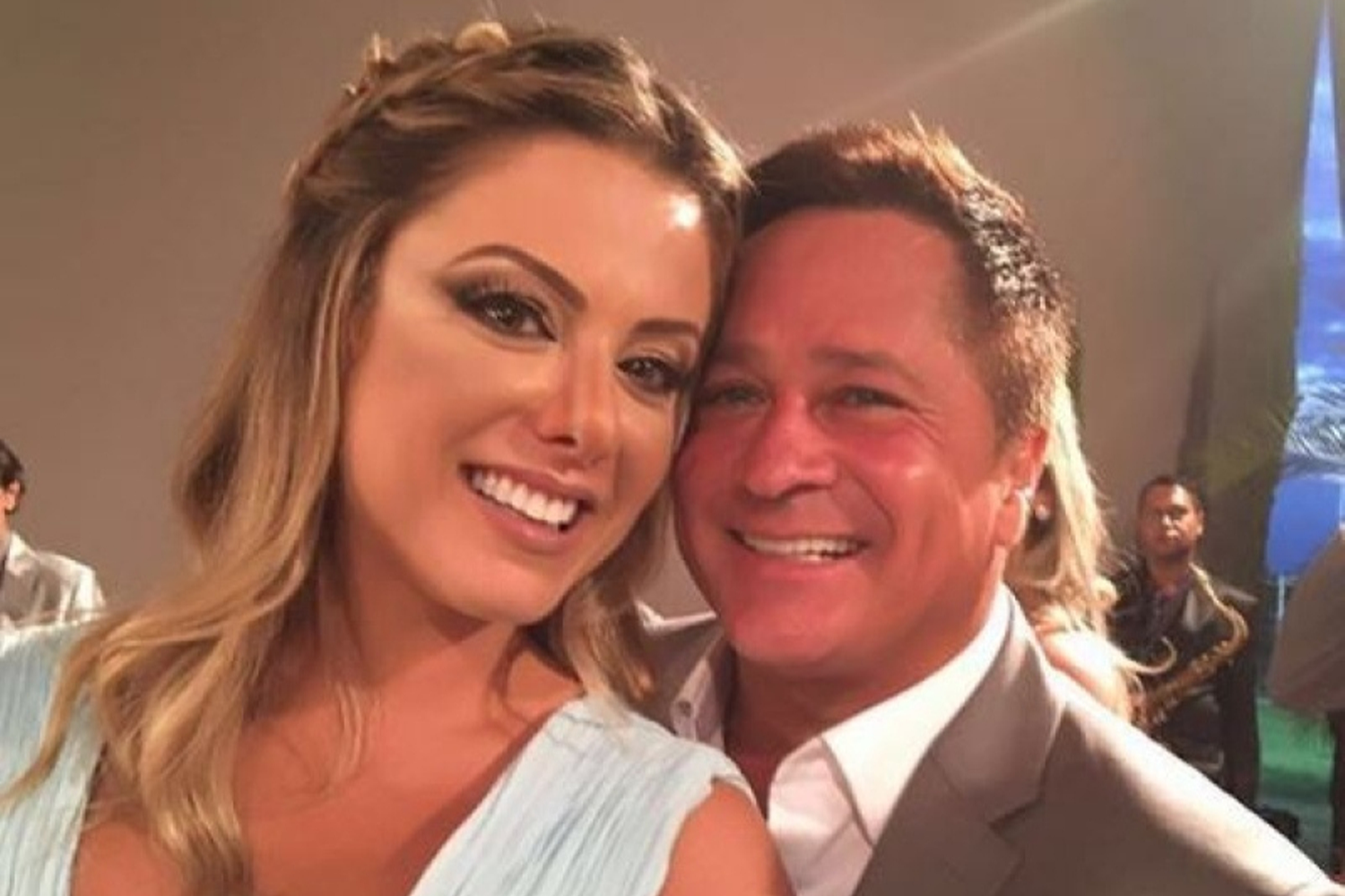 http://tvfoco.uai.com.br/wp-content/uploads/2015/05/Daniela-Mercury.jpg