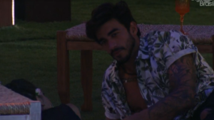 Guilherme ficou incomodado com as investidas de Victor Hugo durante festa (Foto: Reprodução)