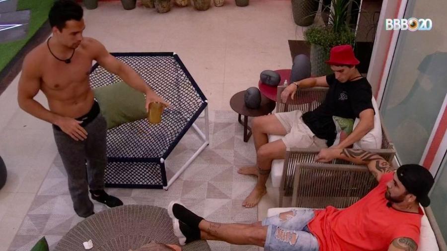 Hadson se revoltou com Petrix e xingou o colega do BBB (Foto: Globo)