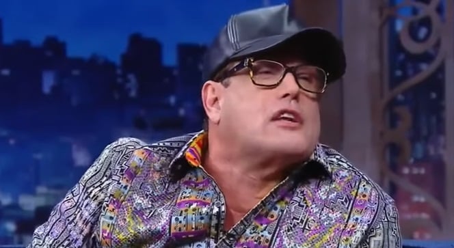 Sérgio Mallandro usa viagra, namora mulher 35 anos mais nova e se masturba em reality