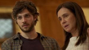 Danilo (Chay Suede) deixará Thelma (Adriana Esteves) desesperada com decisão em Amor de Mãe (Foto: Reprodução/Globo)