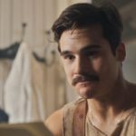 Alfredo (Nicolas Prattes) descobrirá que tem um filho com Inês (Carol Macedo) no final de Éramos Seis (Foto: Reprodução/Globo)