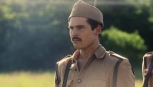 Alfredo (Nicolas Prattes) sentirá o aperto da saudade no remake da Globo (Foto: Reprodução/Globo)