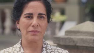 Gloria Pires interpreta Lola no remake de Éramos Seis na Globo; protagonista terá maldição quebrada (Foto: Reprodução/Globo)