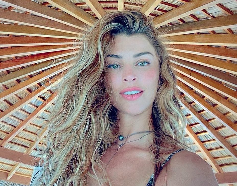 A famosa modelo e atriz da Globo, Grazi Massafera voltou a ficar entre os assuntos mais comentados ao aparecer em pose inusitada durante exercícios de meditação (Foto: Reprodução/Instagram)