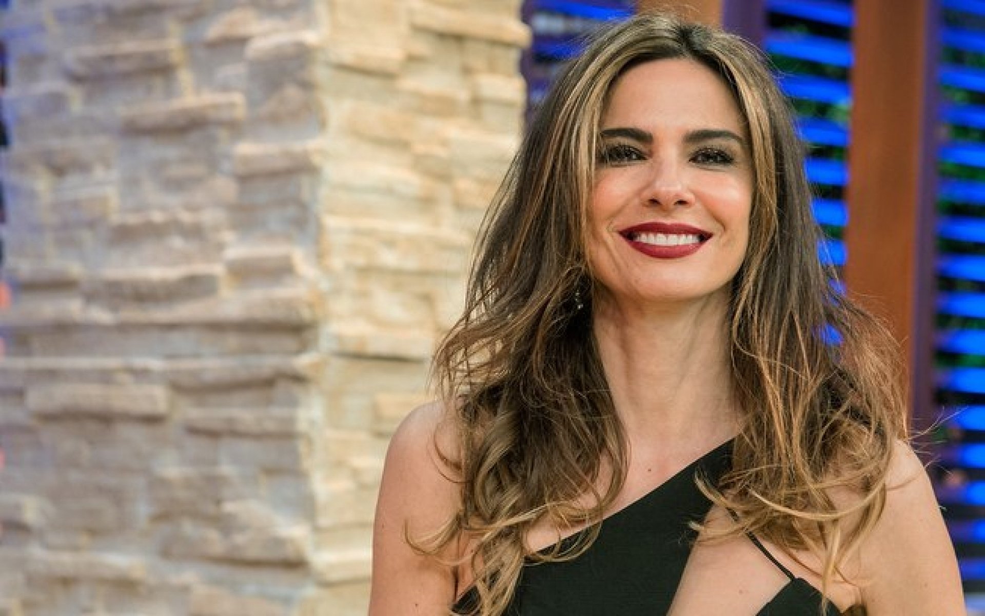 http://tvfoco.uai.com.br/wp-content/uploads/2015/05/Daniela-Mercury.jpg