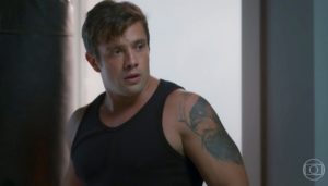 Renzo (Rafael Cardoso) descobrirá que a própria tia armou contra ele em Salve-Se Quem Puder (Foto: Reprodução/Globo)