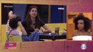 Thelma relembrando momentos do BBB20 no 'Encontro' (Foto: reprodução/Globoplay)