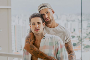 O cantor Leandro Buenno é noivo de Rodrigo, o sobrinho do pastor de Silas Malafaia (Foto: Reprodução)