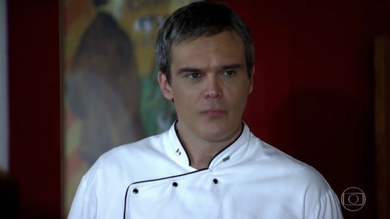 Dalton Vigh (René) em cena da novela Fina Estampa, reprisada na faixa das nove da Globo (Foto: Reprodução/Globo)