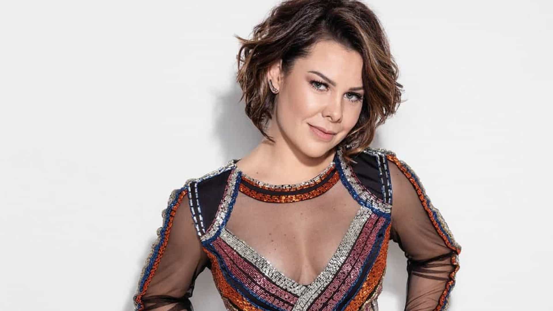 Fernanda Souza surgiu sensualizando em vídeo (Foto: Reprodução)