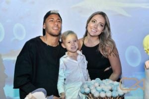 Neymar e a ex-namorada, mãe de seu filho, Carol Dantas - Foto: Reprodução