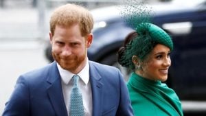 Harry e Meghan processam paparazzi por fotos de Archie (Foto: Reprodução)