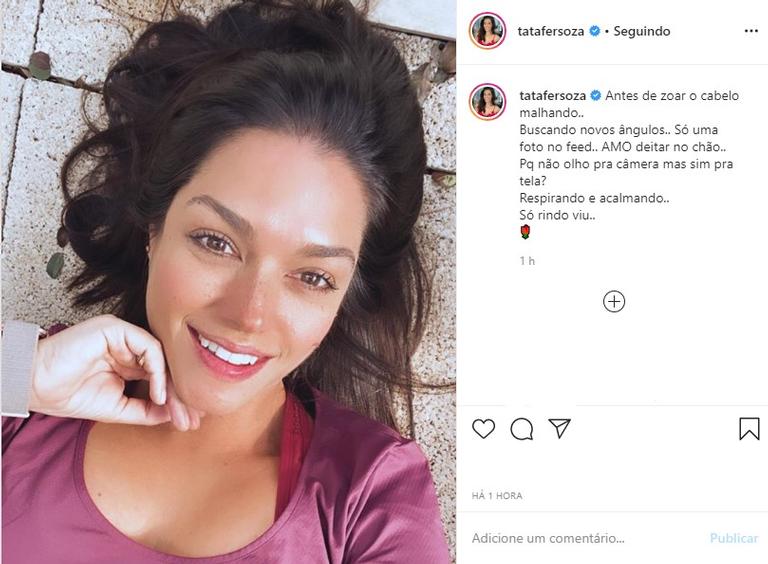 Thais Fersoza encanta com selfie no chão - (Reprodução/Instagram)