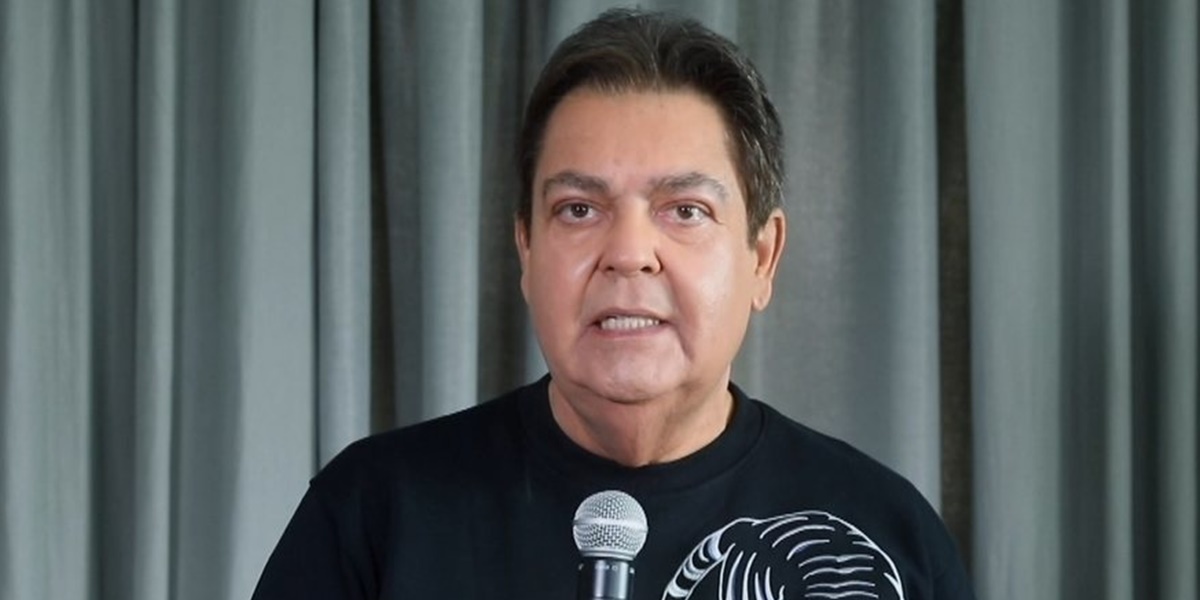 Faustão foi exposto em imagem rara com toda a família reunida (Foto: Reprodução)