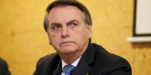 Jair Bolsonaro apareceu como Carminha em montagem. (Foto: Divulgação)