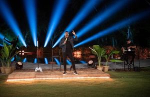 Mumuzinho emociona público com primeira live show (Foto: Reprodução)