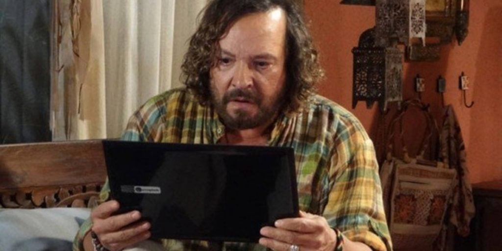 Álvaro vai descobrir o laptop de Marcela e assistirá o vídeo onde a jornalista denuncia a vilã (Montagem: TV Foco) Álvaro vai descobrir o laptop de Marcela e assistirá o vídeo onde a jornalista denuncia a vilã (Montagem: TV Foco)