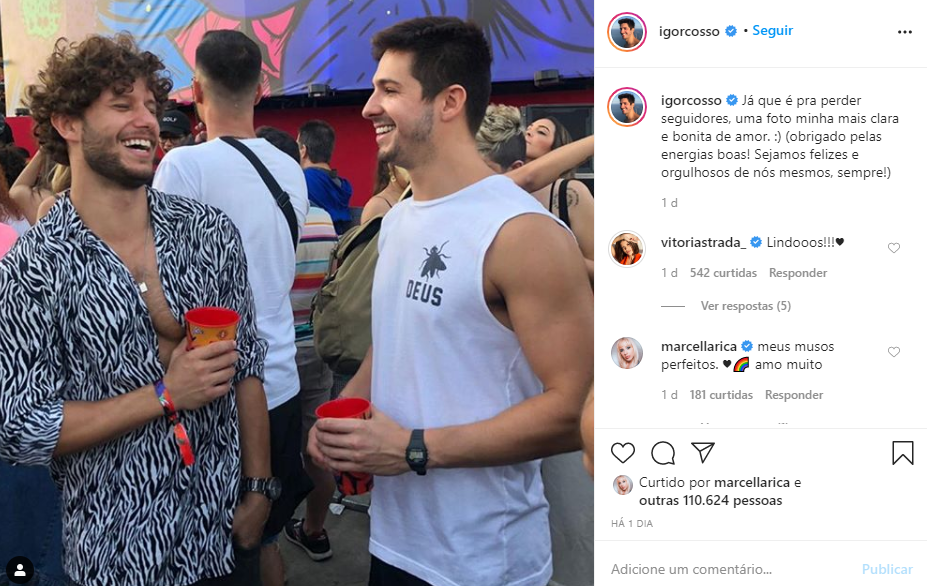 Igor Cosso, de Salve-se Quem Puder, com o namorado bonitão (Foto: Reprodução/ Instagram)