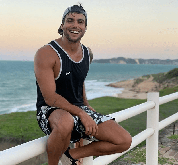 No De Férias com o Ex, Jarlles Gois ficará com outro rapazes homossexuais (Foto: Reprodução)