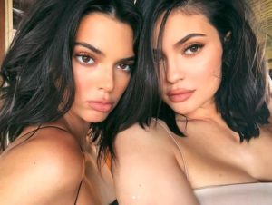 Irmãs do clã Kardashian-Jenner, em meio à escândalos, são acusadas de calote: “Vergonha de vocês”