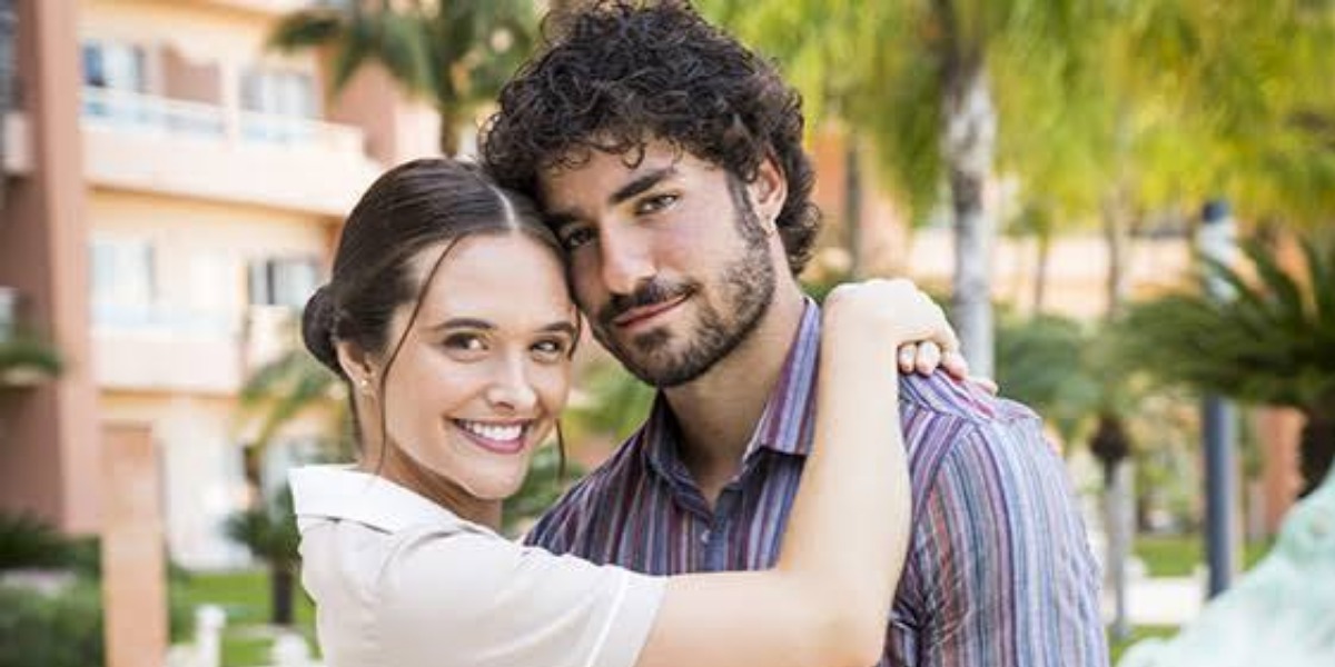 Juliana Paiva e José Condessa viviam par romântico na Globo na trama Salve-se Quem Puder (Imagem- Globo)