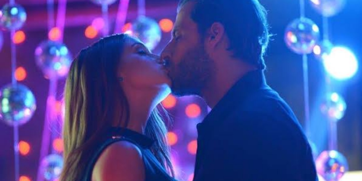 Henri Castelli faz participação em Totalmente Demais e beija Eliza (Imagem: Globo)