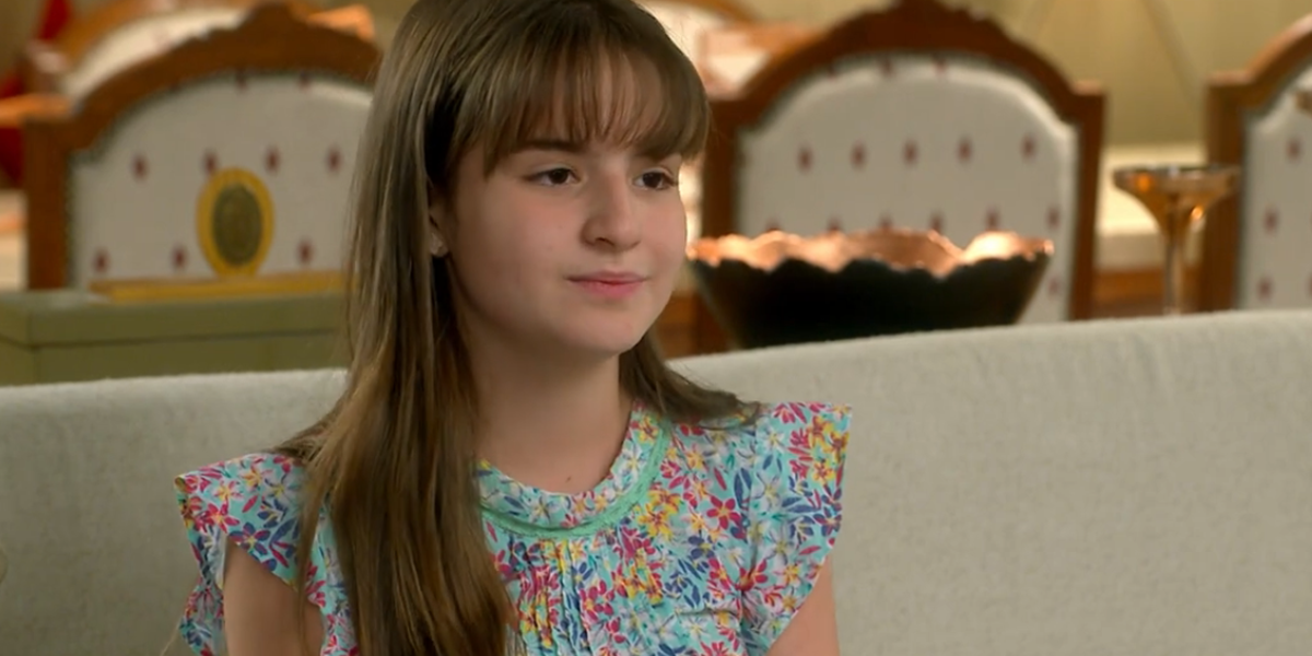 Sophia Valverde (Poliana) em cena do último capítulo de As Aventuras de Poliana; novela teve menor audiência final em sete anos anos (Foto: Reprodução/SBT)