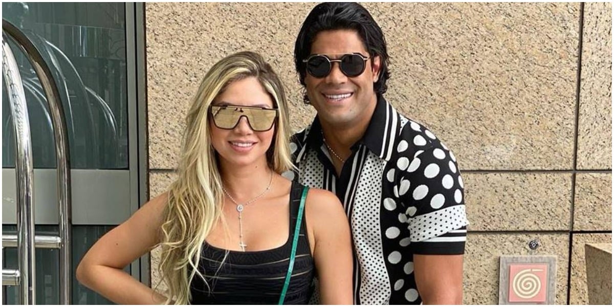 Hulk surgiu com as mãos na barriga de Camila Ângelo e ascendeu suspeita em torno de gravidez (Foto: Reprodução)