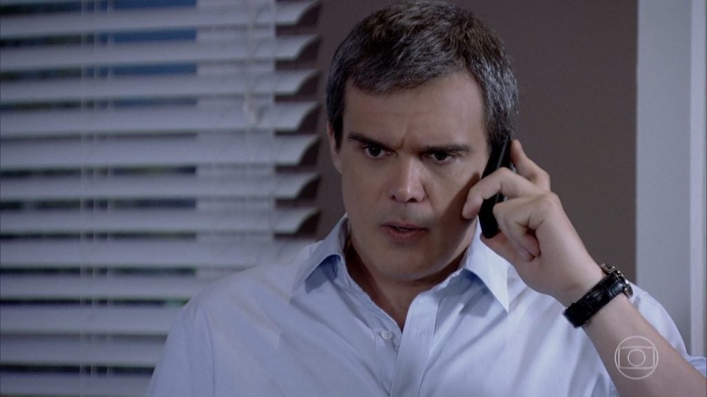 René fica assustado em Fina Estampa 