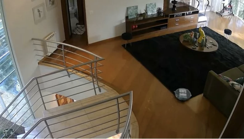 A sala da grande mansão é impressionante (Foto: reprodução)
