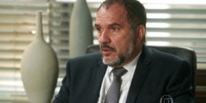 Germano (Humberto Martins) fica apavorado com a volta da ex-amante em Totalmente Demais (Foto: Reprodução/Globo)