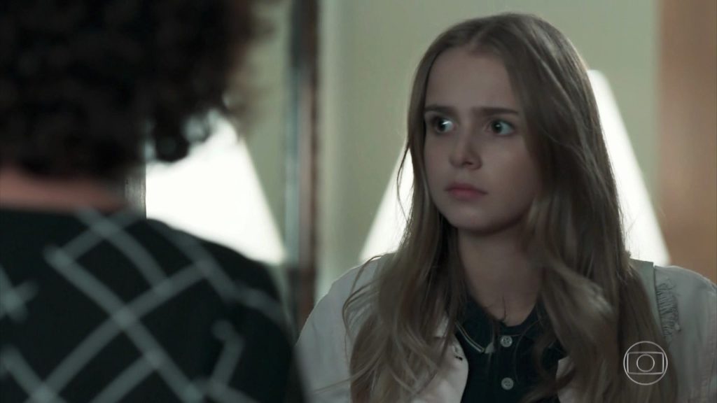 Clara recebe algo inesperado de Marta na novela Malhação Viva a Diferença