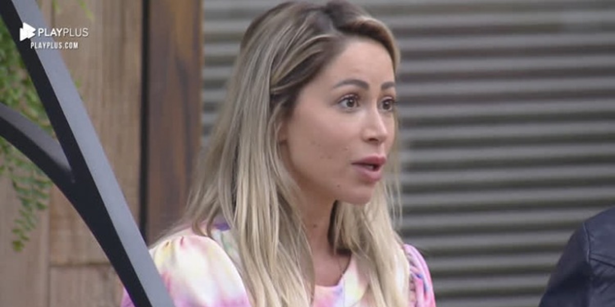 Carol Narizinho acabou deixando partes íntimas escapar em A Fazenda 12 e fez relato para colegas de confinamento (Foto: Reprodução)