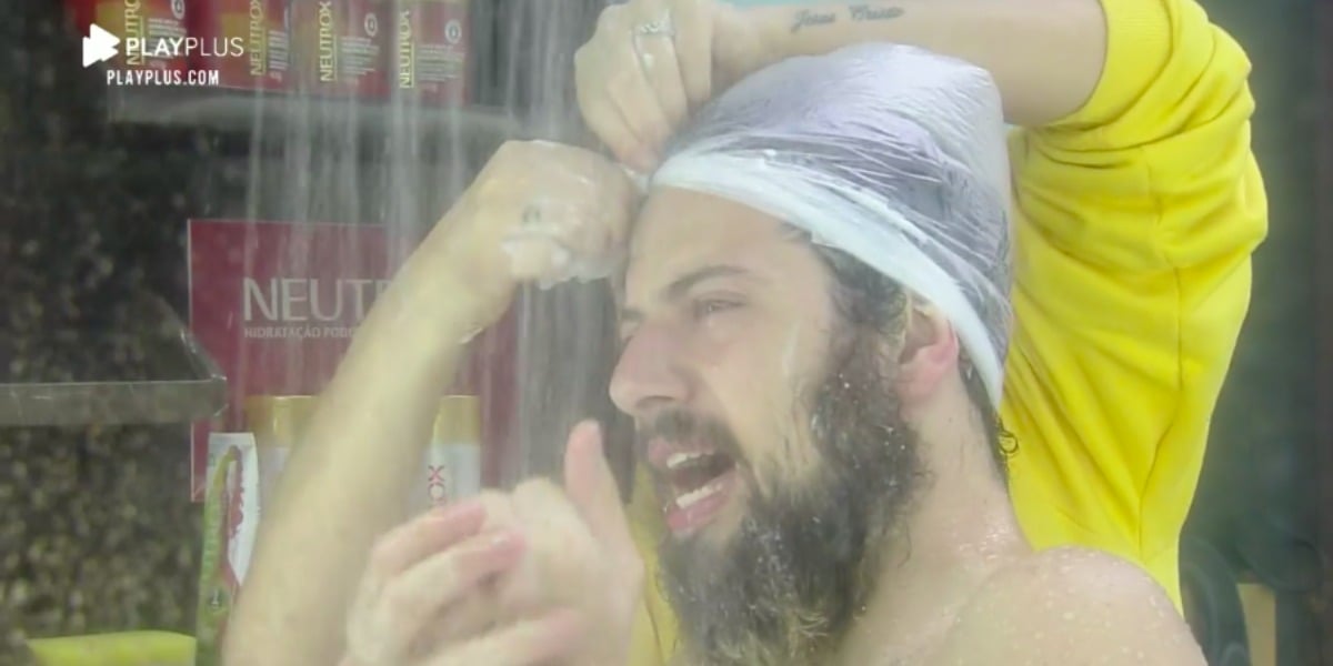 Cartolouco tomando banho (Foto: Reprodução)