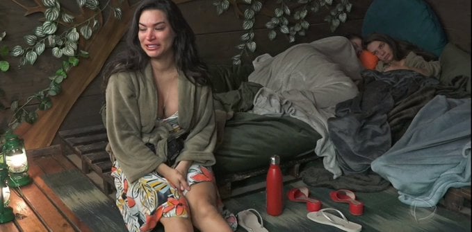 A modelo acreana Raissa no reality show da Record TV (Foto: Reprodução) A Fazenda